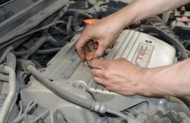 Проверяем уровень масла Хонда Аккорд