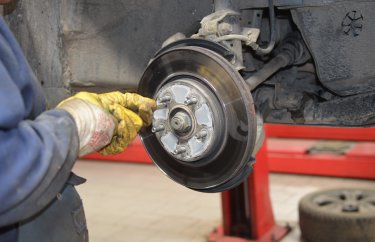 Откручиваем старые тормозные диски Хонда СРВ