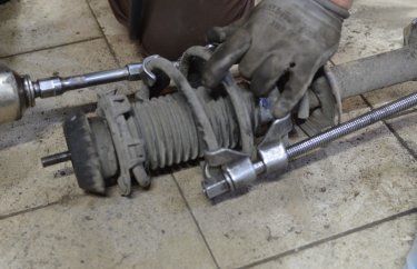 Замена опоры амортизатора